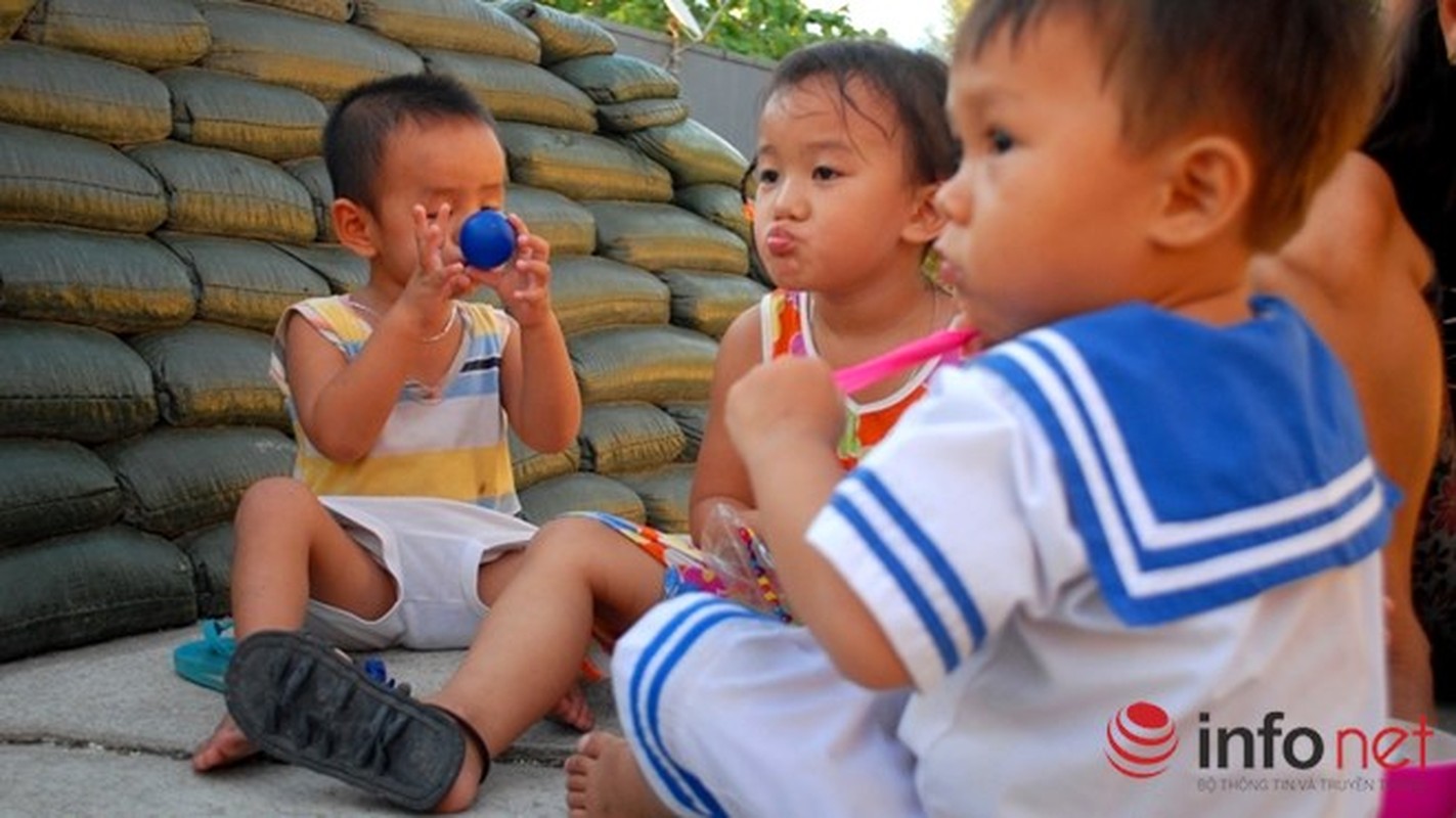 Ngam ve mat rang ngoi nhung em be song o Truong Sa-Hinh-5